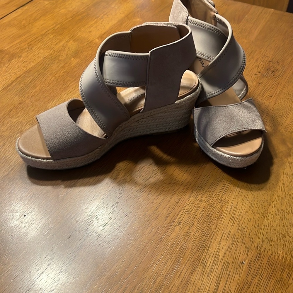 Moda Spana Tan Wedge Shoes with Modern Design
